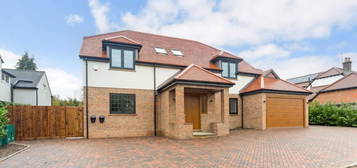 5 bedroom detached house