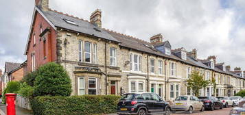 6 bed end terrace house for sale