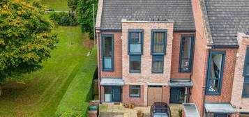 4 bed town house for sale