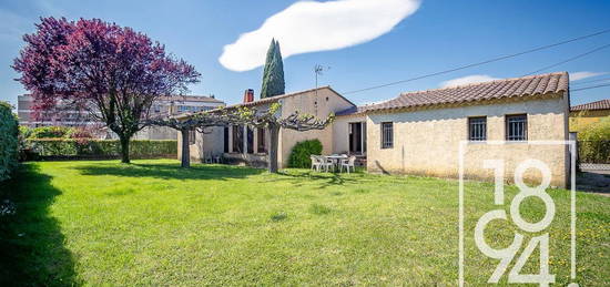 Maison de plain-pied  à vendre, 5 pièces, 3 chambres, 107 m²