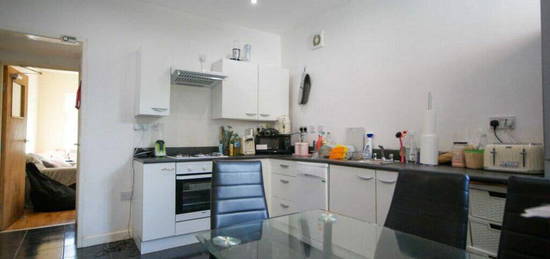 5 bedroom terraced house