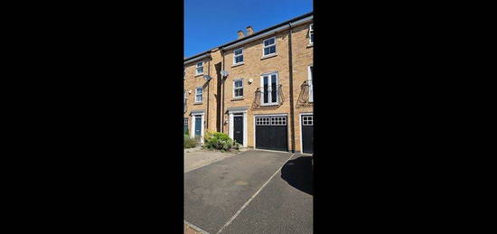 5 bed semi-detached house to rent