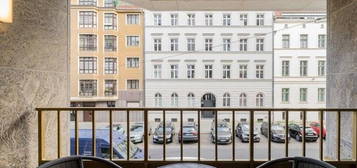 Moderne und helle Neubauwohnung im Herzen von Berlin-Mitte mit Balkon