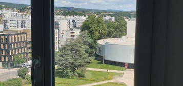 Appartement T2 renové entrée sécurisée avec box garage