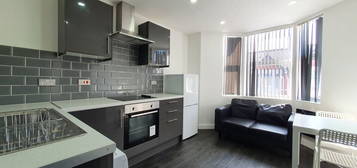 2 bed flat to rent