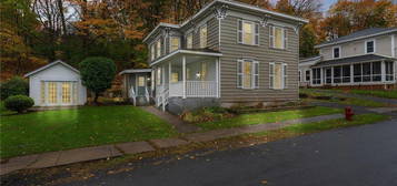 7 Lawrence St, Jordan, NY 13080