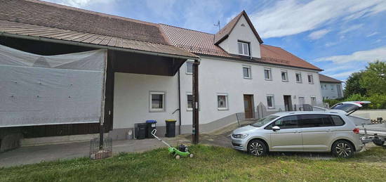 Charmanter, sanierungsbefürftiger Altbau in zentraler Lage