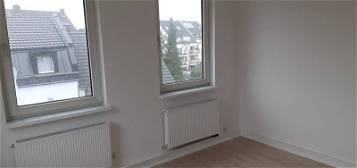 Helle 2,5 Zimmer Dachgeschoss Wohnung in Dellbrück zu vermieten