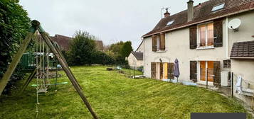 Maison briarde T6, Garage, Terrain 478 m2 à Bellot