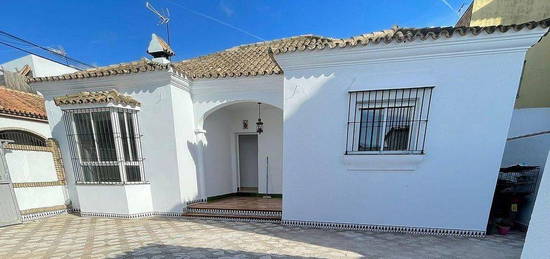 Chalet en La Banda - Campo de Fútbol, Chiclana de la Frontera