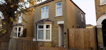 3 bedroom detached house