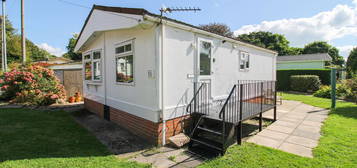 Mobile/park home for sale in Cliffdale Gardens, Cosham, Portsmouth PO6