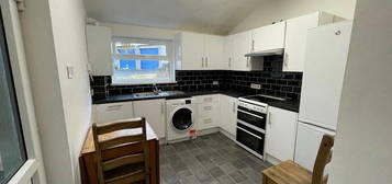 5 bedroom terraced house to rent