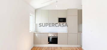 Apartamento T1 em Campolide de 35,00 m²