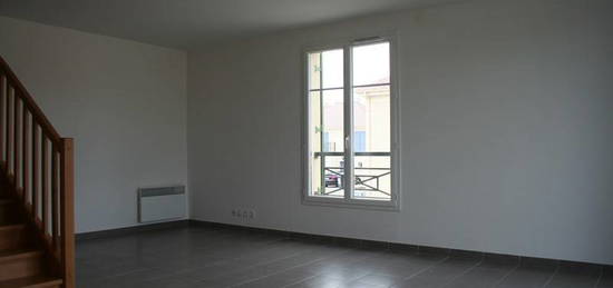 Appartement  à louer, 4 pièces, 3 chambres, 74 m²