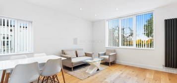 Flat for sale in Flat, North End Road, London NW11