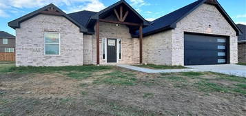 2903 S Cardinal Dr, Ennis, TX 75119