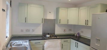 3 bed semi-detached house to rent