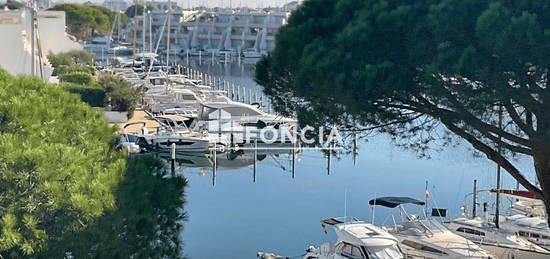 PORT CAMARGUE Plage Sud grand studio double cabine vue port TBE