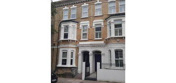 Flat to rent in Radipole Road, London SW6