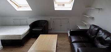 Studio to rent in Vincent Road, Second Floor Flat, Turnpike Lanel, London N15