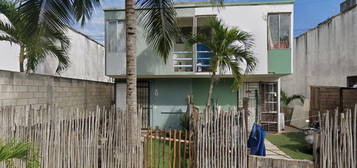 A1 Vendo Casa De Remate En Rio Jurena, Col La Guadalupana Playa Del Carmen, Se Escritura Inmediatamente, Entrega En 12 Meses, No Aceptamos Creditos. 