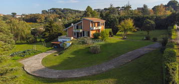 Villa in vendita in strada delle Cese