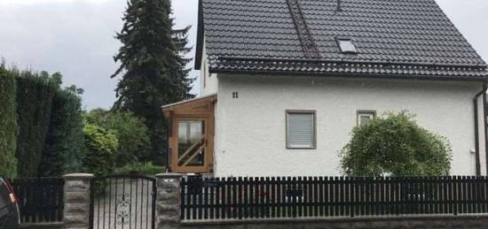 Für WG - Freistehendes Haus mit sechs Zimmern in München, Lerchenau