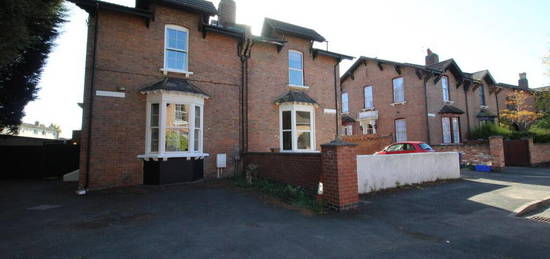 8 bedroom semi-detached house