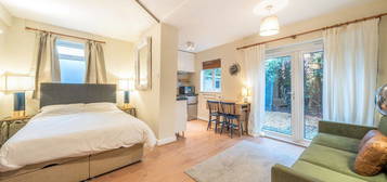 Flat to rent in Sumatra Road, West Hampstead, London NW6