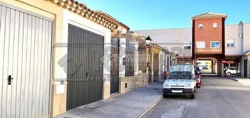 Casa adosada en calle del Aldonza