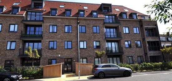 Flat to rent in Sloane Court, St. Albans Road, Watford WD24