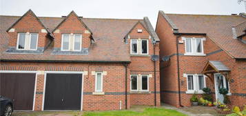 3 bedroom semi-detached house to rent