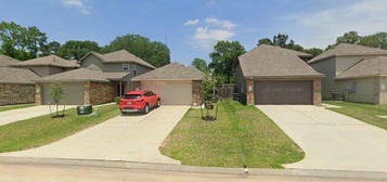 392 Upper Creek Dr, Willis, TX 77378