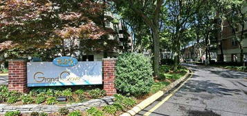 200 Grand Cove Way #4N, Edgewater, NJ 07020