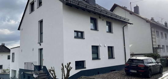 Stilvolle, sanierte Wohnung mit Balkon und Garten auf 2 Etagen,