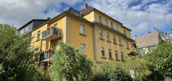 Sehr schöne Wohnung mit hochwertiger Ausstattung und Balkon! Aufzug!