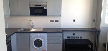 Studio to rent in Woodfield Court, Stanmore HA7