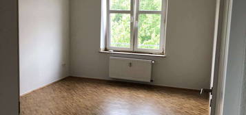 Schöne 2-Zimmer-Wohnung mit Parkett und Tageslichtbad – ruhig im Hinterhof gelegen