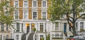 Flat for sale in Chesterton Road, North Kensington, London W10