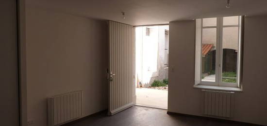 Studio  à louer, 1 pièce, 33 m², Étage 0/–