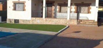 Casa o chalet independiente en venta en calle Taracena