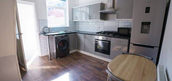 2 bed terraced house for sale