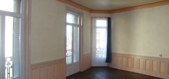 Bel appartement plein centre Thiers