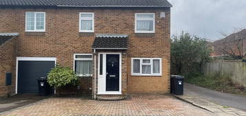 3 bedroom semi-detached house to rent