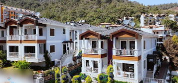 Marmaris'te Mstakil Baheli Havuzlu Satlk 7+1 Villa