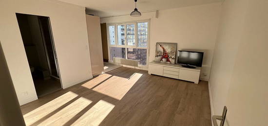 Studio  à louer, 1 pièce, 27 m², Étage 7/12