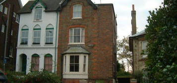 Flat to rent in Jenner Road, Guildford GU1