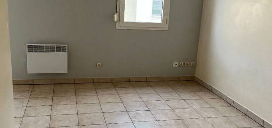 Studio  à louer, 1 pièce, 27 m², Étage 3/6