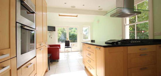 6 bedroom terraced house to rent